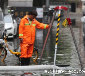 救援支架为汛期井盖排水清理工作提供帮助